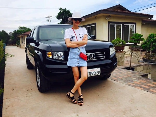 Bằng Kiều: 'Anh đã từng chung sống với nhiều em 'xịn' (Mercedez, BMW, Lexus...), nhưng đã 3 tháng từ khi anh có em thì em đã giúp anh nhiều việc nhất... từ việc nhà cửa đến việc đồng áng... Vậy mà anh chỉ tắm táp qua loa cho em... Hôm nay đền bù công sức của em nên cho em đi spa. P/s : bonus cho em thêm quả HH đứng cạnh để người ta nhìn thấy em thì thốt lên rằng: Ahhhh.. .người đẹp và 'siêu' xe'.
